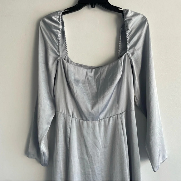 Wilfred Aritzia Bridgerton Satin midi Dress light gray smocked 22458 - Picture 7 of 13
